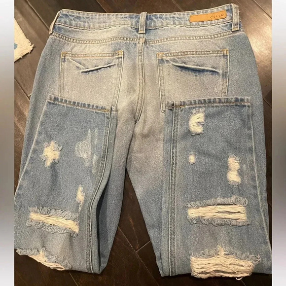 CELLO  MID RISE DISTRESSED LIGHT DENIM BOYFRIEND JEANS SIZE 3/25 - Picture 5 of 11